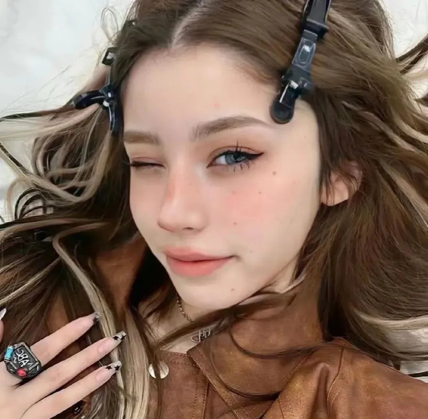 穿成绝嗣帝王唯一幼崽被团宠了